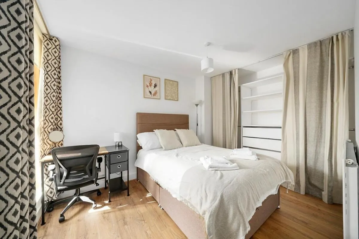 Modern Apt In Canary Wharf Business Hub London Apartment
